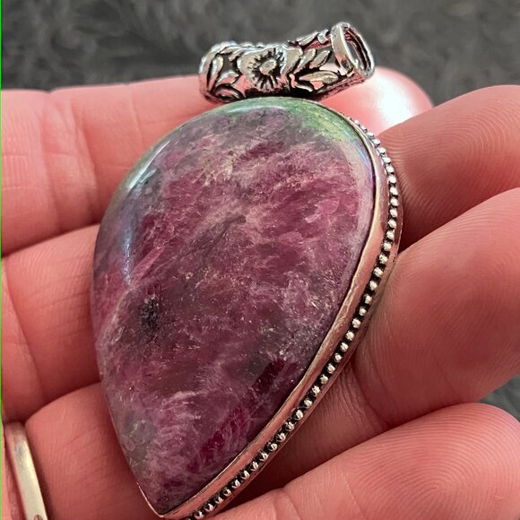 Ruby in Zoisite Anyolite Stone Jewelry Crystal Pendant - Picture 3 of 7